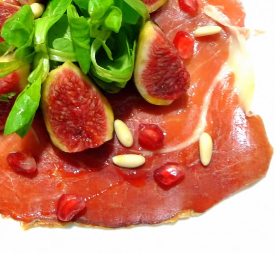 Vista 1 du assiette de carpaccio de jambon iberique avec salade de m&acirc;che